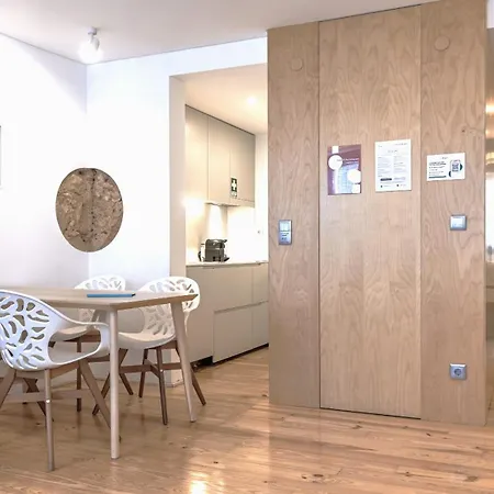 Wood And Marble 1bdr By Lovelystay דירה ליסבון