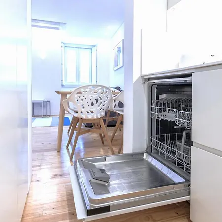 Wood And Marble 1bdr By Lovelystay * ליסבון