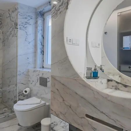 Wood And Marble 1bdr By Lovelystay
