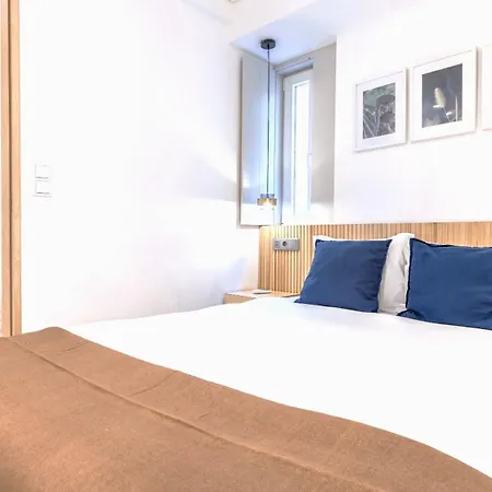 Wood And Marble 1bdr By Lovelystay Лісабон