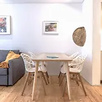 Wood And Marble 1bdr By Lovelystay شقة Lisboa