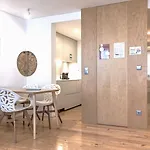 Wood And Marble 1bdr By Lovelystay شقة Lisboa