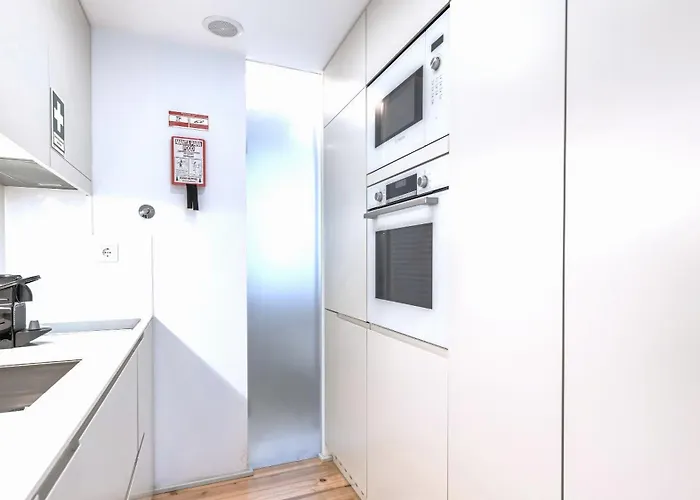 Wood And Marble 1bdr By Lovelystay شقة