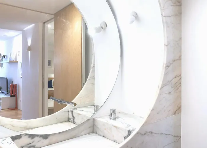 Wood And Marble 1bdr By Lovelystay *